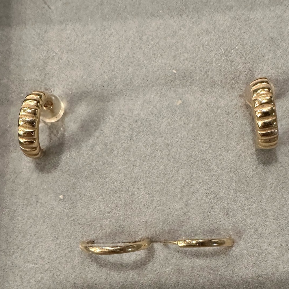 10k Gold Scallop Ribbed Hoop Earrings and Endless Hoop Bundle